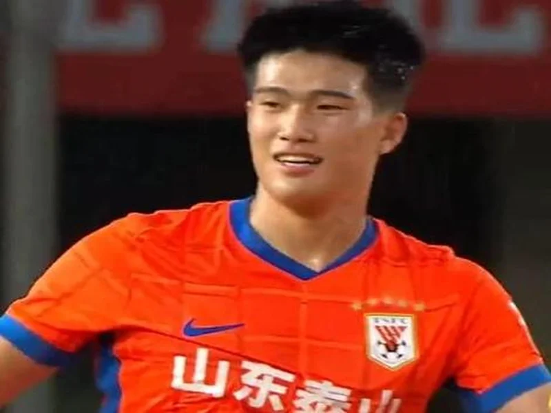 媒体人：泰山队员彭啸本人透露将因伤缺席一个月